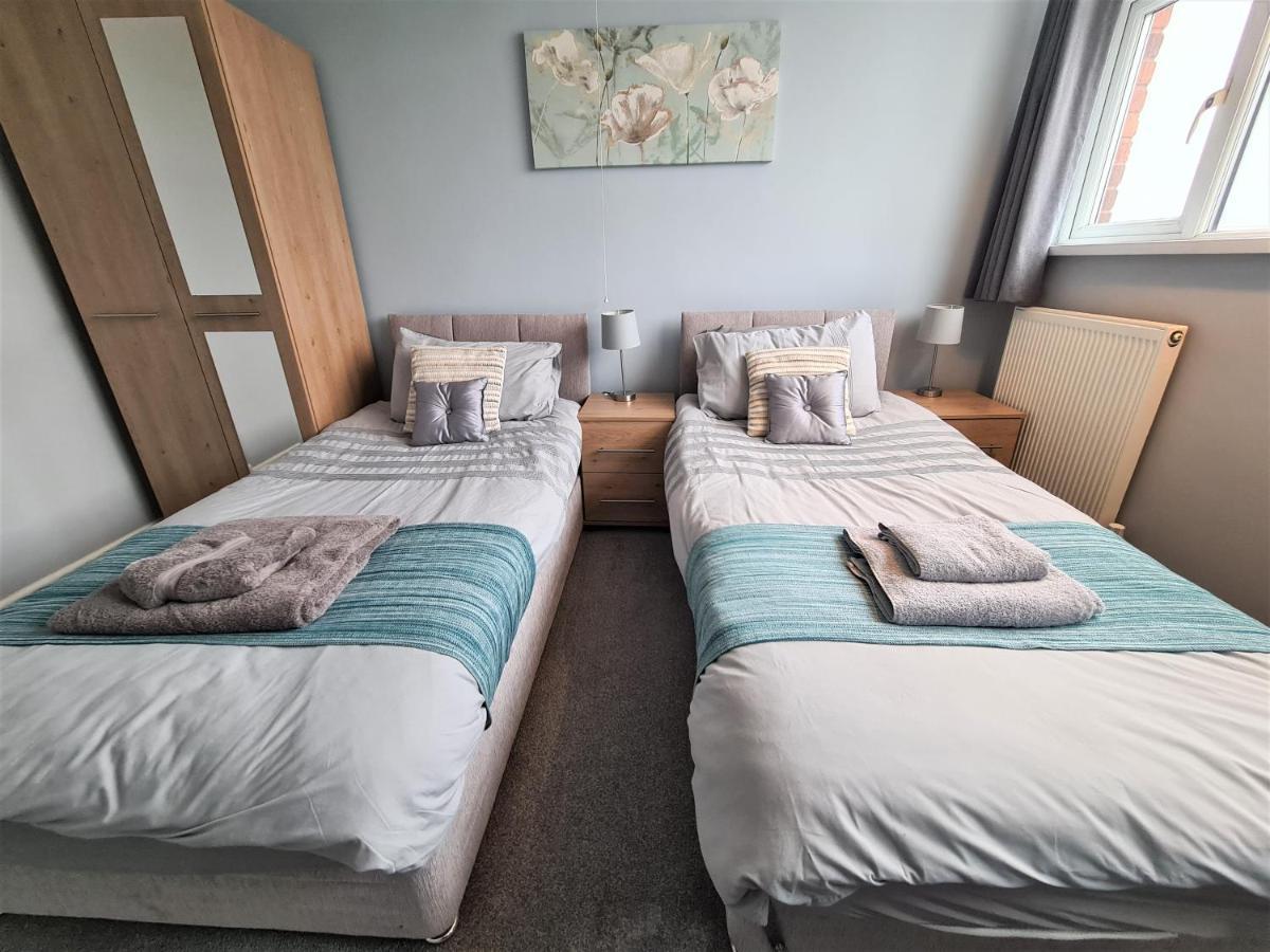 3 Bedroom Apartment Coventry - Hosted By Coventry Accommodation エクステリア 写真
