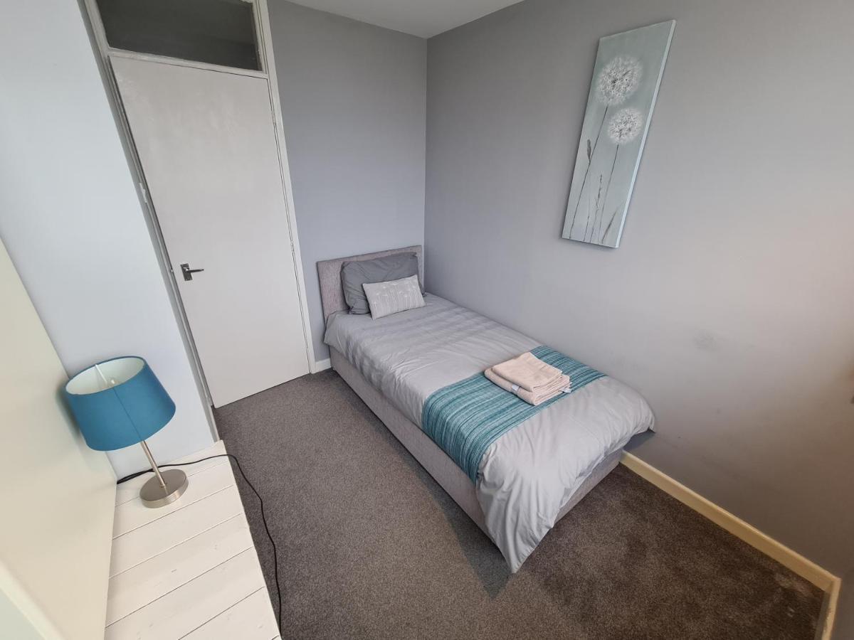 3 Bedroom Apartment Coventry - Hosted By Coventry Accommodation エクステリア 写真